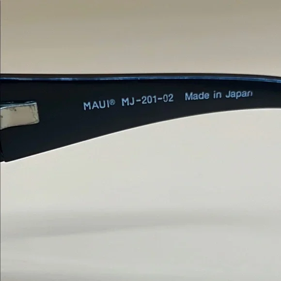 Used - Maui Jim MJ201-02 Black / Grey 
Sunglasses - Picture 6 of 13